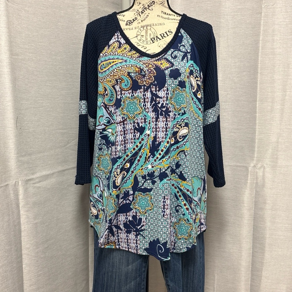 /Est. 1946 Navy Paisley V-Neck 3/4 Sleeve T-shirt Sz L